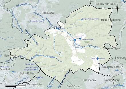 Carte en couleur présentant le réseau hydrographique de la commune