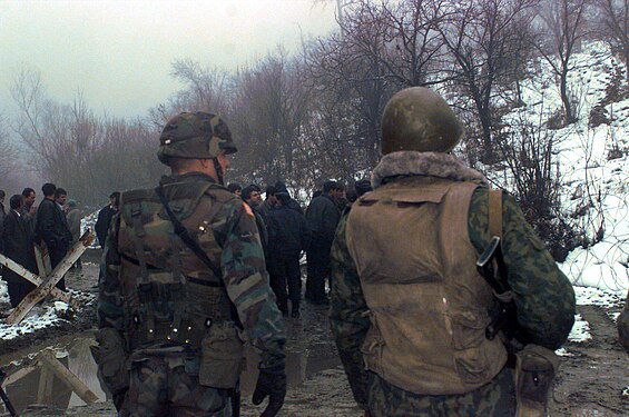 Russian soldier in Bosnia (right) wearing 6B3 armor