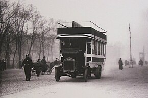 Автобус у Александровского сада, 1907 год. (фото Карла Буллы).