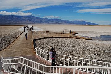 אגן הבדווטר (Badwater Basin) בעמק המוות הוא הנקודה הנמוכה ביותר בארצות הברית ובצפון אמריקה.