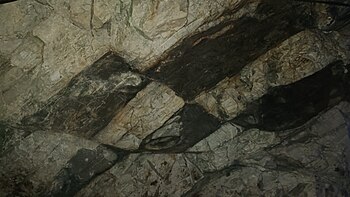 충주 활옥동굴의 정단층