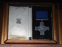 Distinction de la croix de Georges reçue par le gouverneur de Malte en 1942.