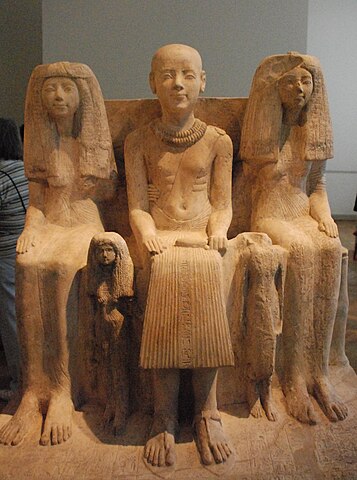 Le scribe Ptahmai et sa famille, -1250/-1200, Saqqarah, calcaire, Neues Museum (Berlin)