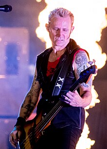 Dirnt performing with Green Day in 2022