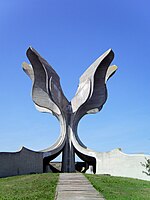 Spomenik „Kameni cvijet“ u memorijalnom centru „Jasenovac“ u Jasenovcu, rad kipara Bogdana Bogdanovića