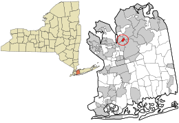 Location of Greenvale in Nassau County highlighted and circled in red (right). Inset map: Location of Nassau County in New York highlighted in orange (left).