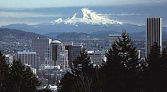 Monte Hood visto de la ciudad de Portland.