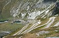 Blick aus den Serpentinen hinab zum Rifugio Scarfiotti