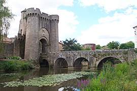 Puente de la puerta de Saint-Jacques, en Parthenay