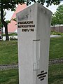 Gedenkstele Friedliche Revolution 1989/90 vor der Dreieinigkeitskirche