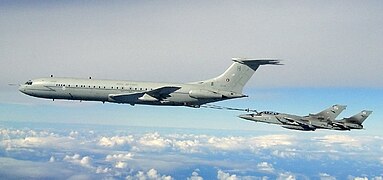 Vickers VC-10 de la RAF ravitaillant des Panavia Tornado en 2005.