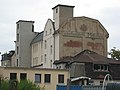 Fabrikgebäude der ehemaligen Schulmöbelfabrik Hermann Uhlmann mit Erweiterungsbau und Kontoranbau