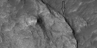 Rock breaking up into cubes, as seen by HiRISE under HiWish program