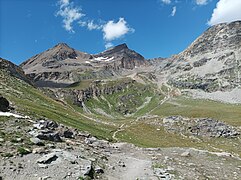 Vue de gauche à droite la Petite aiguille Rousse, la Grande aiguille Rousse et l'Ouille de Gontière.