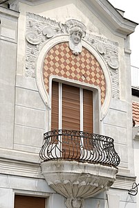 Detail of the front: street façade