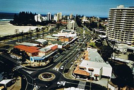 Vue sur la frontière entre Coolangatta (Queensland, à gauche) et Tweed Heads (Nouvelle Galles du sud, à droite).