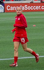 L'attaquante canadienne Janine Beckie à l'échauffement avant un match pour l'équipe nationale du Canada.