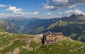 Magdeburger Hütte über dem Pflerschtal