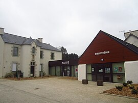 The town hall in Plougar