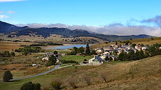 Réal et au loin le lac et le village de Puyvalador