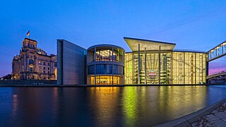 Vue du Paul-Löbe-Haus à côté du Reichstag.