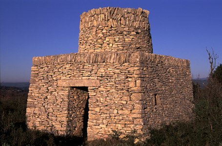 "Cabane de Malais" (צריף מלאי) בסובינארגה (אנ'), במחוז גאר בצרפת