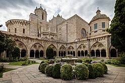 La cathédrale vue du cloître.