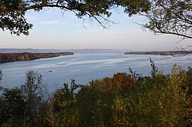 Bereich einer Staustufe des Mississippi