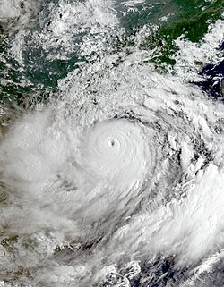 9月6日，颱風摩羯橫過南海北部時達到巔峰，其颱風眼清晰可見