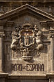 detalle escudo de la villa.