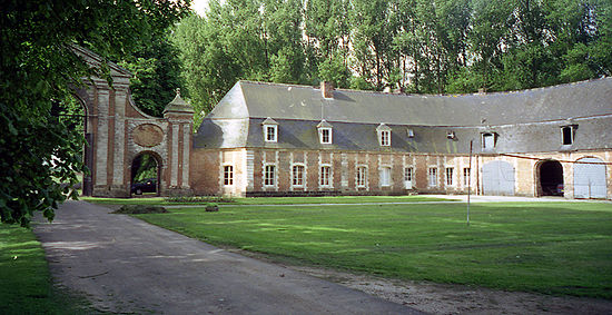 Vue du corps de ferme de l'Abbaye de Saint-André-aux-Bois