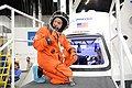 L'astronaute de la NASA Randy Bresnik se prépare à rentrer dans la capsule CST-100 Starliner lors de tests.