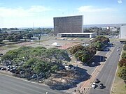 O palácio e a praça.