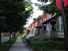 Rangée de maisons dans le district historique.