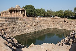 Sonnentempel und Tempelteich in Modhera