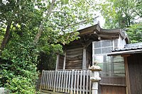 本殿 江戸時代後期、文化9年（1812年）に当地方独自の中山造で造営されたもの。