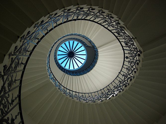 Лестница Тюльпанов (англ. Tulip Stairs) и световой фонарь в Куинс-хаус (англ. Queen's House), построенном по проекту Иниго Джонса (Гринвич, Великобритания)