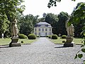 April: Schloss Burgk, Saale-Orla-Kreis, Park mit Sophienhaus-Pavillon