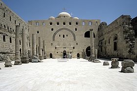 Cour du monastère blanc