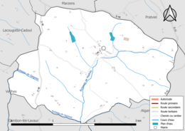 Carte en couleur présentant le réseau hydrographique de la commune