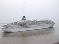 Amadea beim Ablegen in Bremerhaven