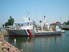 Le Cardonnet, le bateau de travaux maritimes du port.