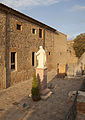 Estatua de la Venerable María de Jesús de Ágreda en el exterior del convento.