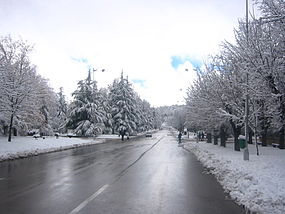 Avenida de Ifrane num dia de neve em outubro de 2007