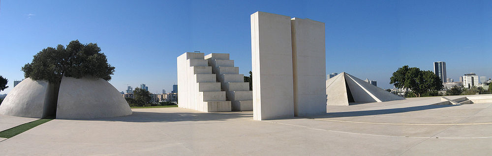 כיכר לבנה (1989) מאת דני קרוון, פארק וולפסון, תל אביב-יפו