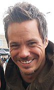 Michael Raymond-James interprète Mitch