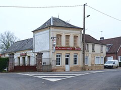 Café sur la place.