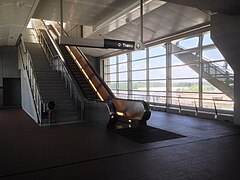 Mezzanine of Spring Hill station in 2014