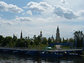 Вид на Голутвинский мост и Старо-Голутвин монастырь