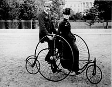 Un Coventry Rotary Quadracycle en 1886 à Washington, D.C..